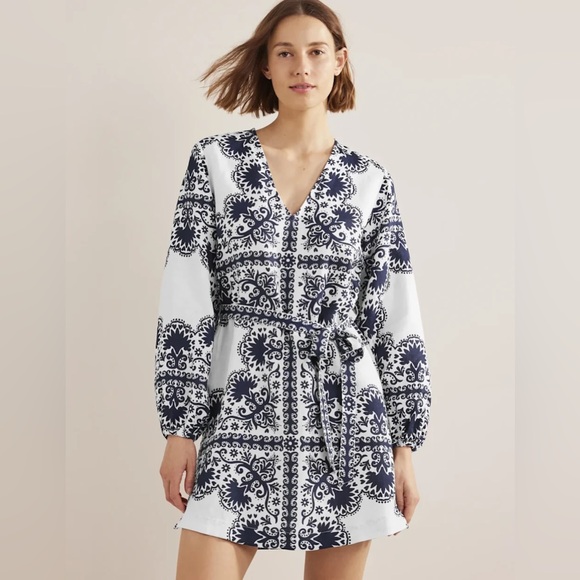 Boden Dresses & Skirts - Boden V-Neck Tie Waist Mini Kaftan Navy and White Paisley